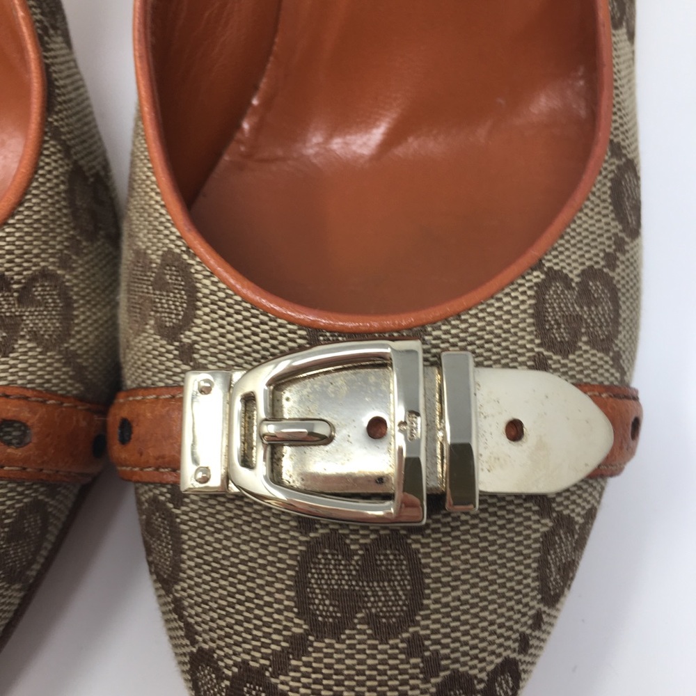 Classic Gucci Beige Brown Monogram Canvas Pointed-Heel Pumps with Gold Buckle. - Picture 2 of 5